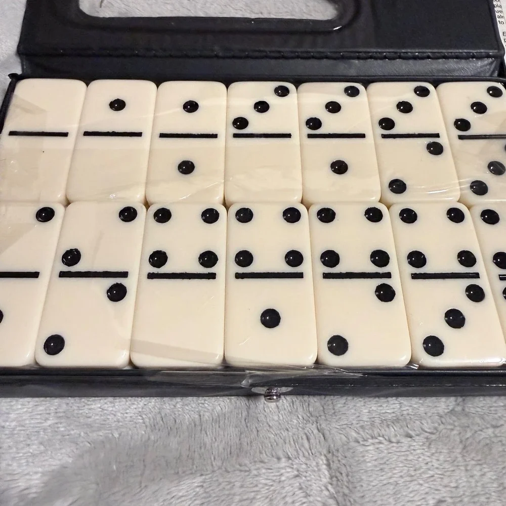 Double Six Standard Dominoes Set of 28 w/ Black Carry Case & Instructions